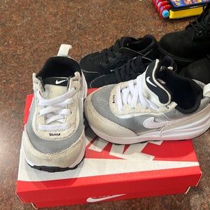 Gently used Nike toddler’s shoes